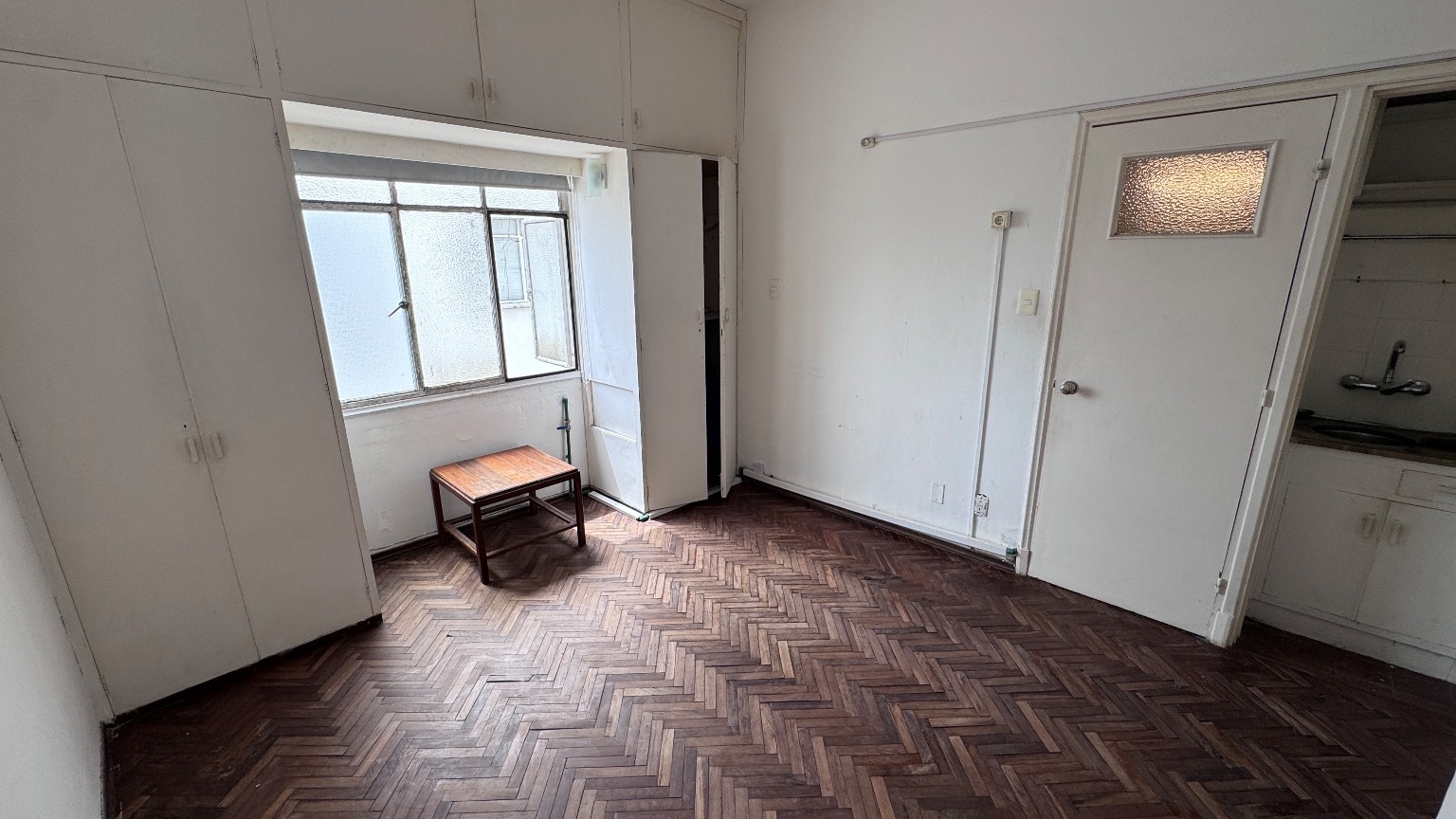 Monoambiente en Alquiler, Centro 18 y Yi. Bajos gastos comunes · Foto 6