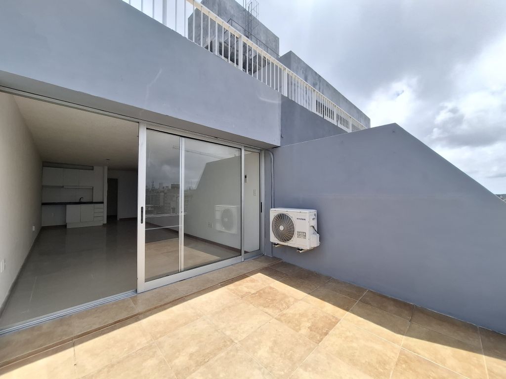 Alquiler monoambiente con terraza en Cordón Sur