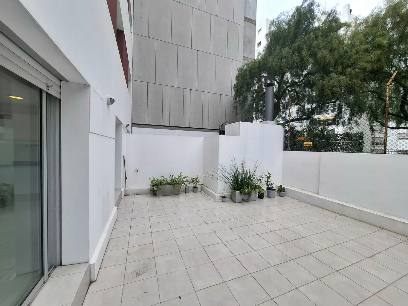 Alquiler de monoambiente con patio en Puerto del Buceo · Foto 12