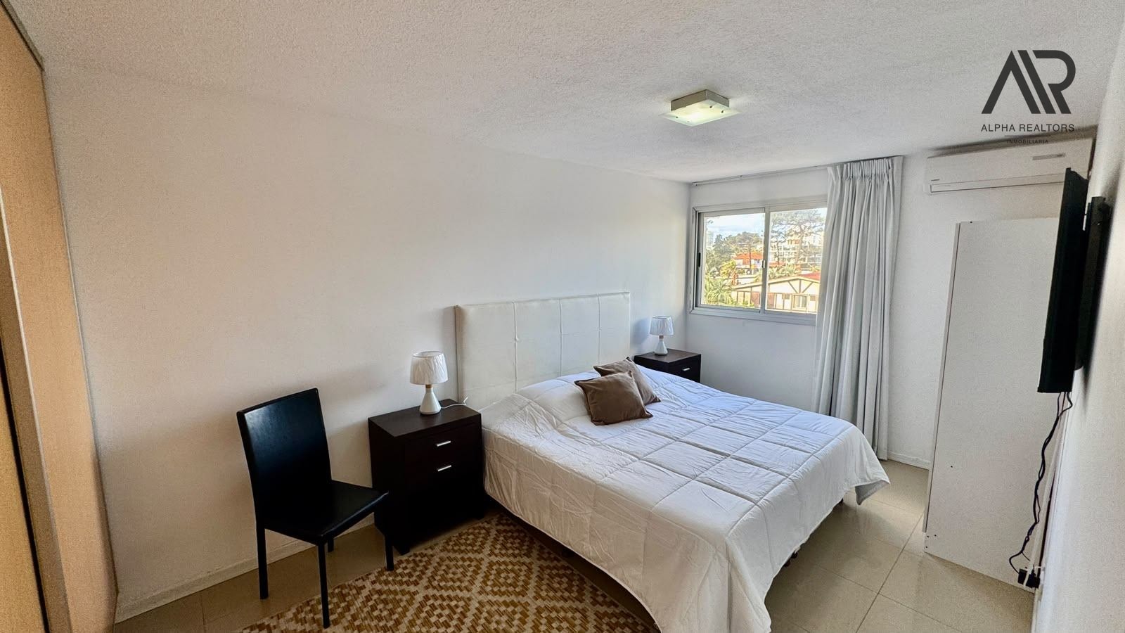 Apartamento en alquiler c/ cochera en Playa Mansa · Foto 4