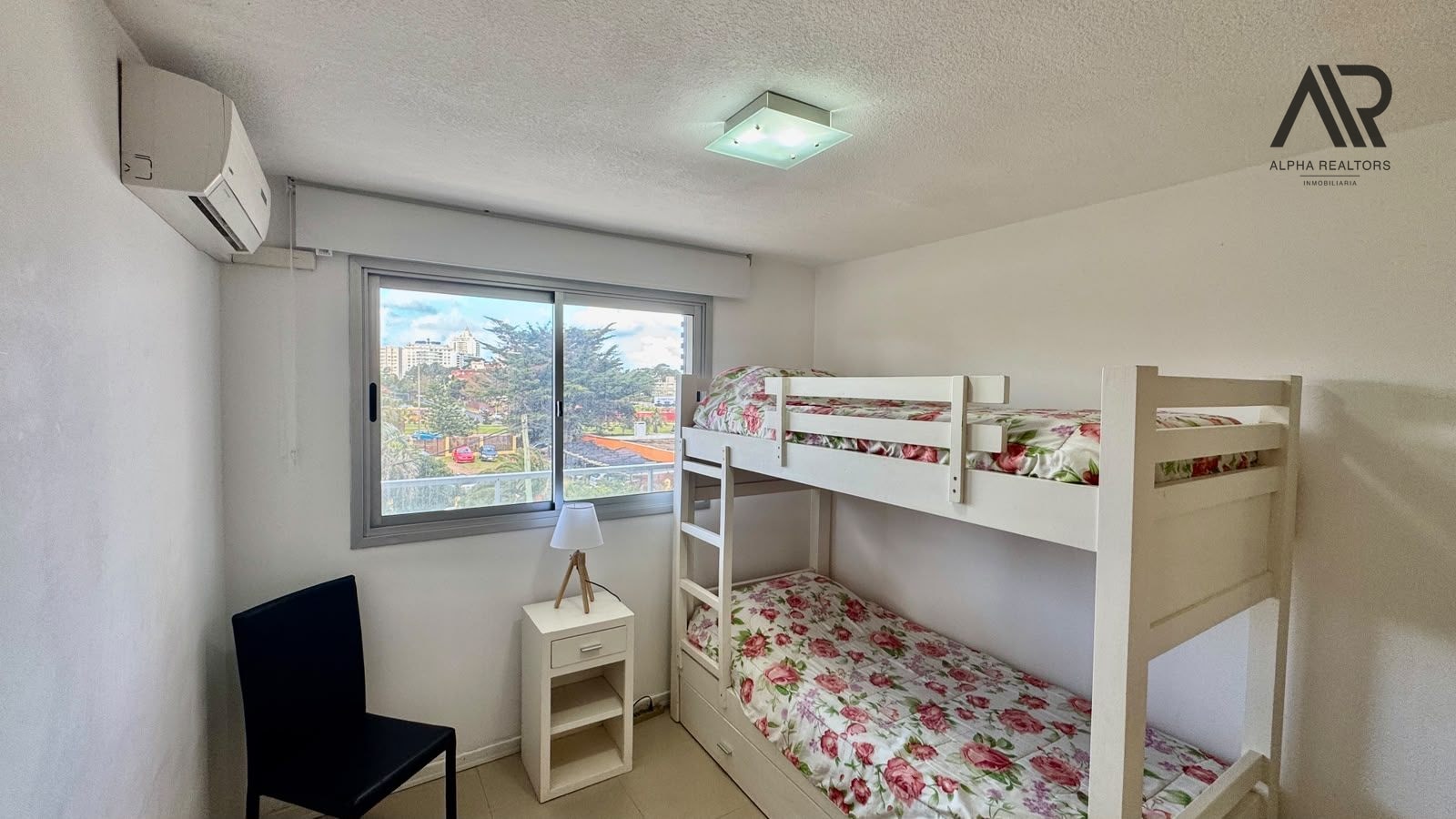 Apartamento en alquiler c/ cochera en Playa Mansa · Foto 12