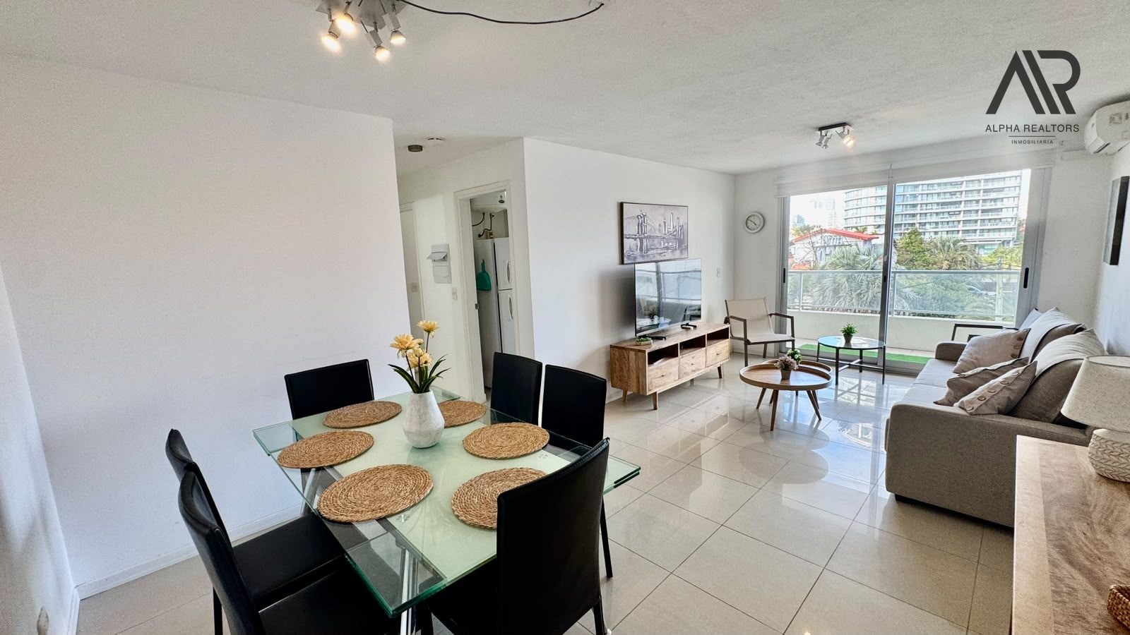 Apartamento en alquiler c/ cochera en Playa Mansa · Foto 3