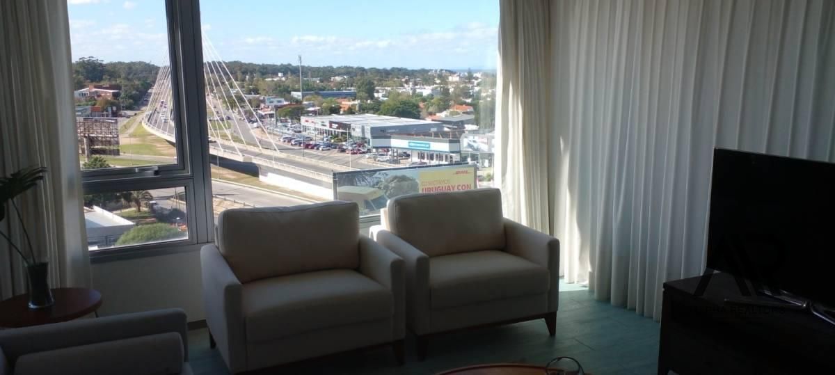 Excelente Apartamento En Barra De Carrasco 2 Dormitorios Amueblado.