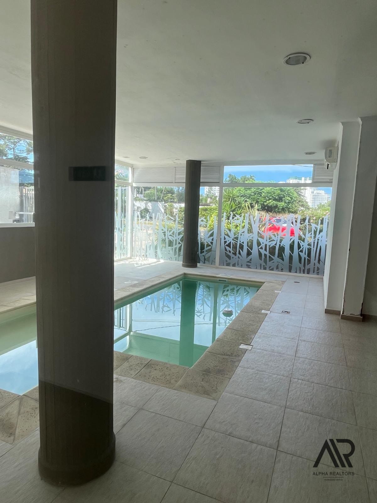 Apartamento en alquiler de 1 dormitorio c/ cochera en Playa Mansa