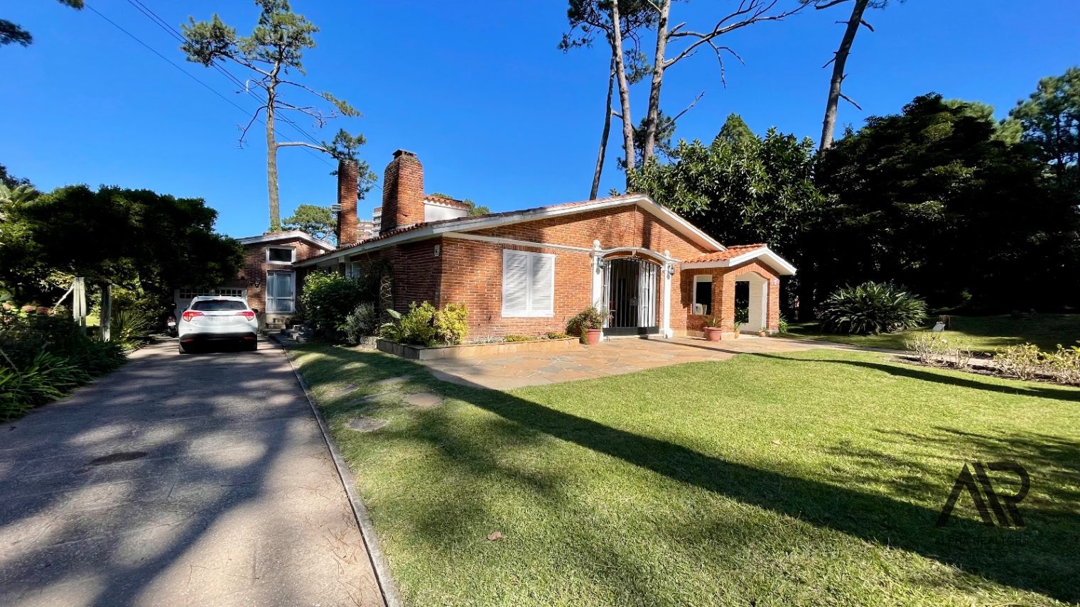 Casa en venta de 5 dormitorios c/ cochera en Arcobaleno