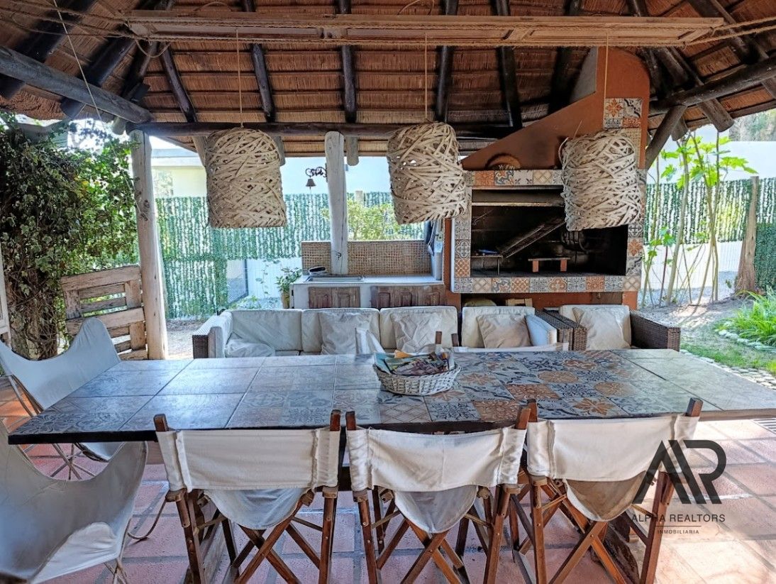 Casa en venta 4 dormitorios, 2 baños en Pinares