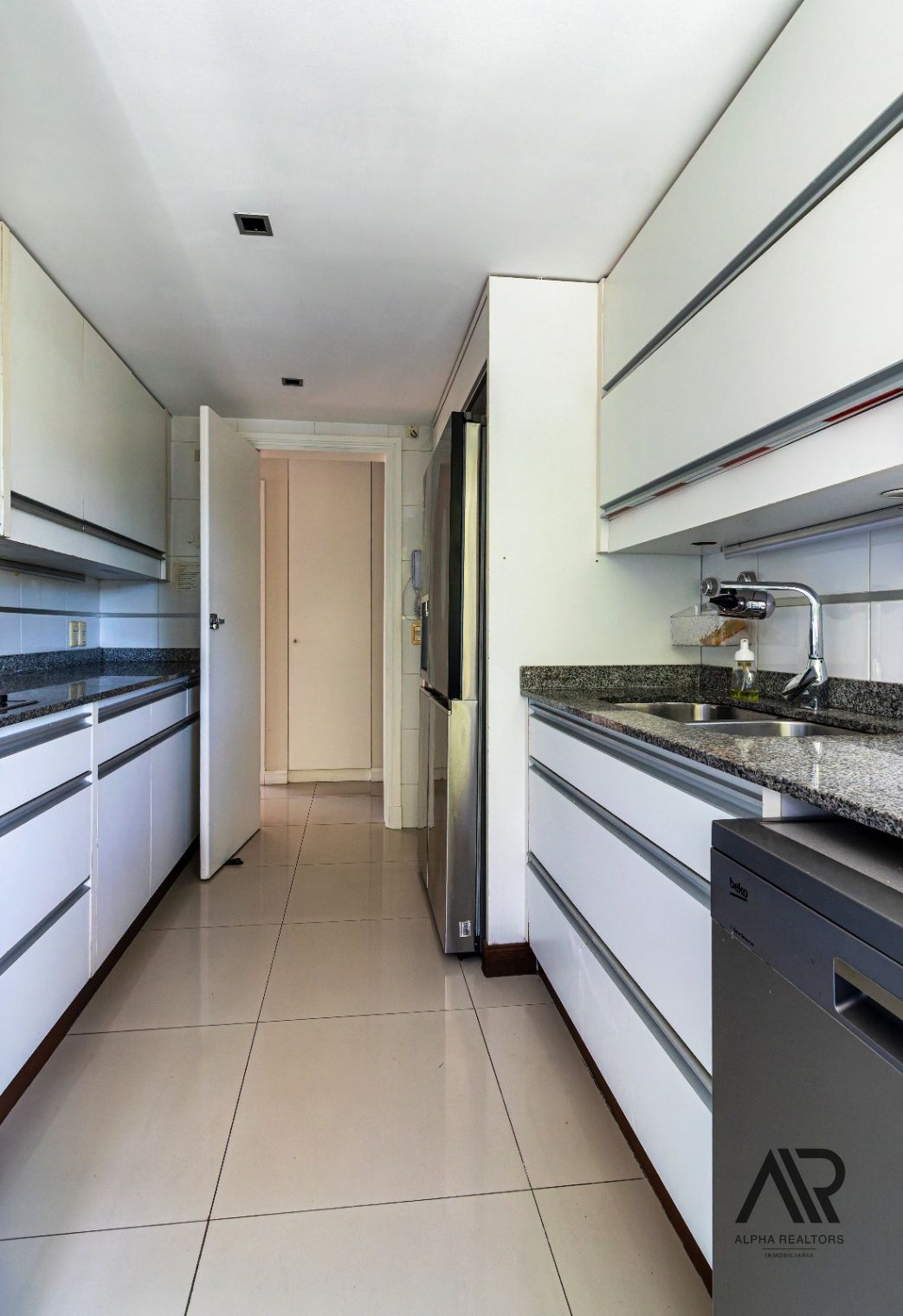 Alquiler apartamento 3 Dormitorios con terraza 2 Cocheras y box en Carrasco · Foto 9