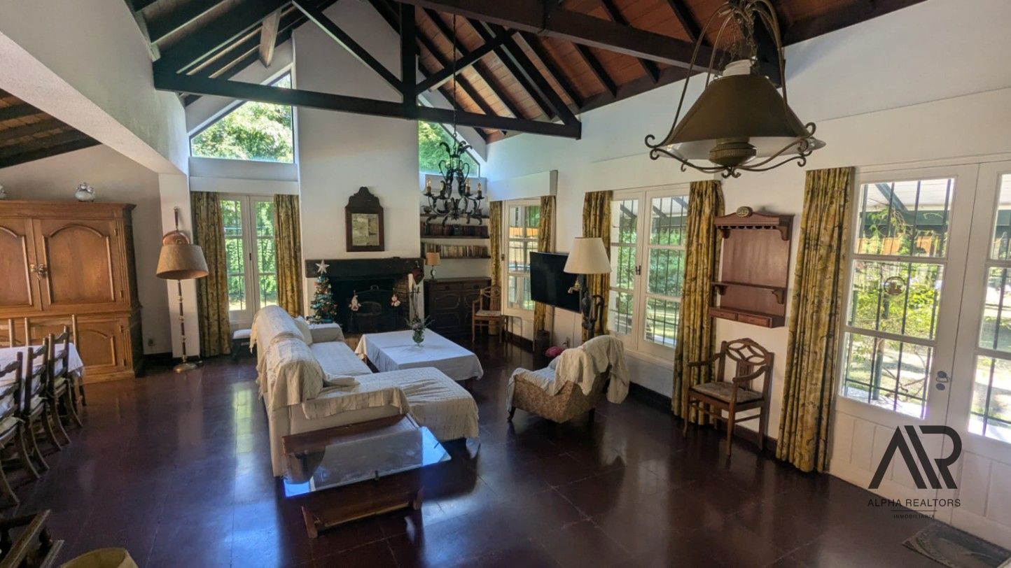 Casa en alquiler anual de 4 dormitorios en suite con piscina en Cantegril