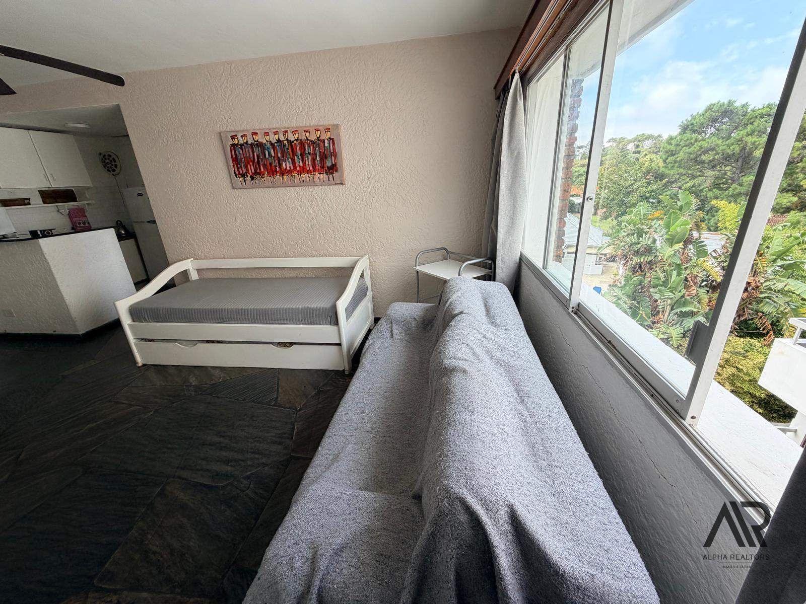 Apartamento en alquiler c/ cochera en Playa Mansa · Foto 5