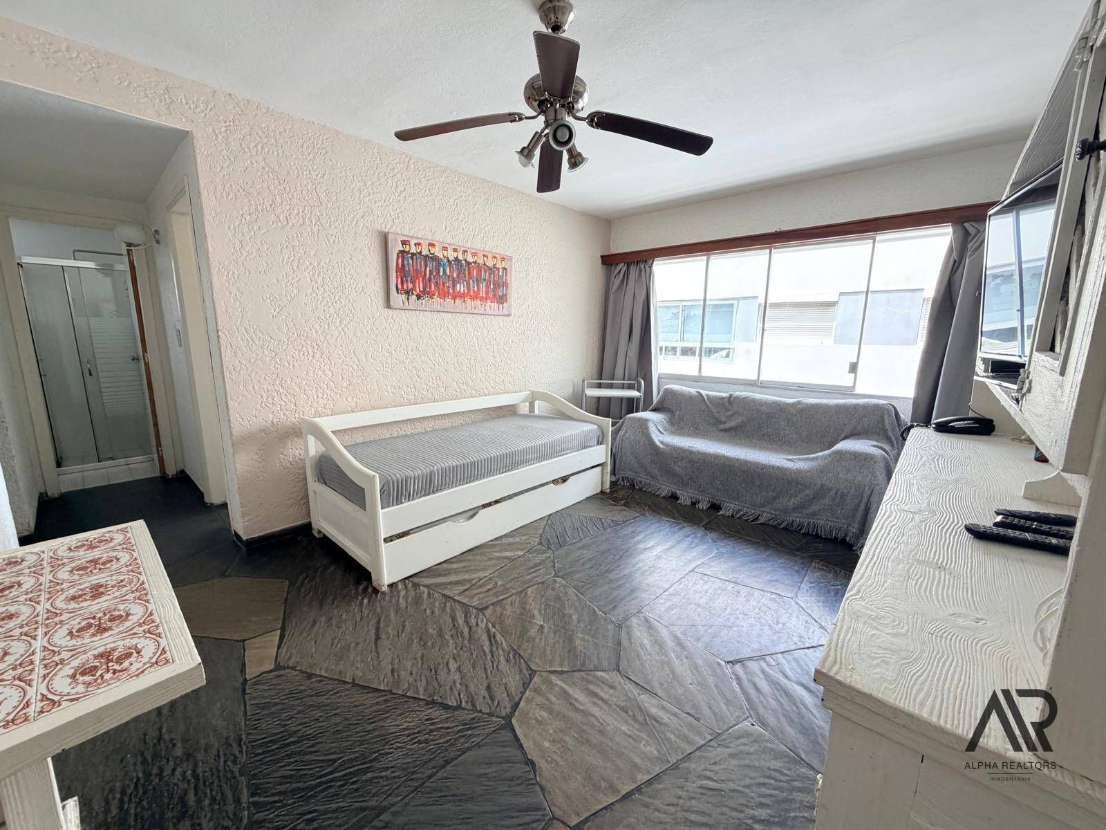 Apartamento en alquiler c/ cochera en Playa Mansa · Foto 3