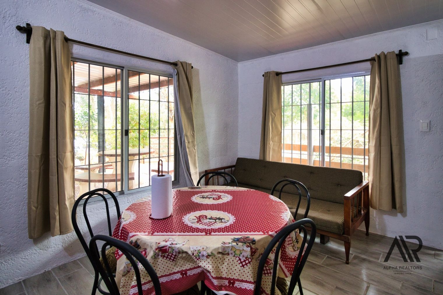 Casa en alquiler c/ cochera en Santa Ana · Photo 3