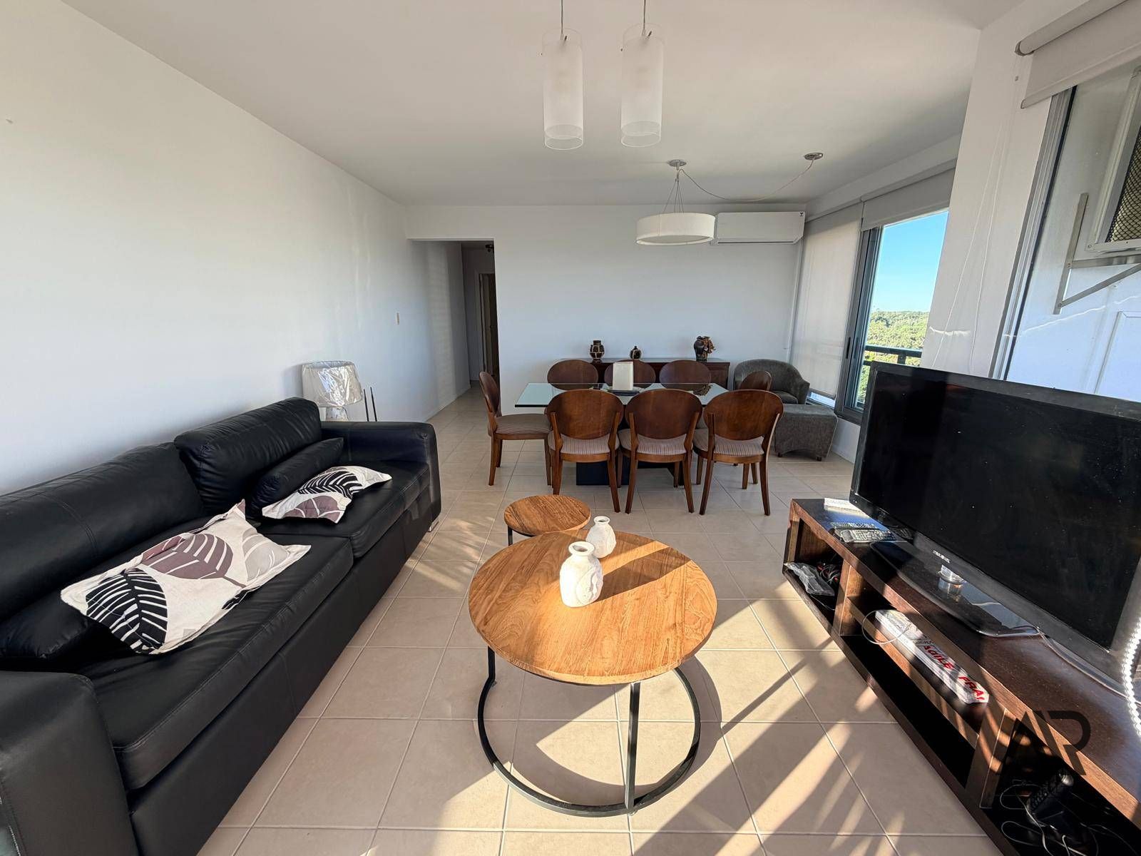 Apartamento 3 dormitorios en alquiler c/ cochera en Cantegril vista al mar · Foto 5