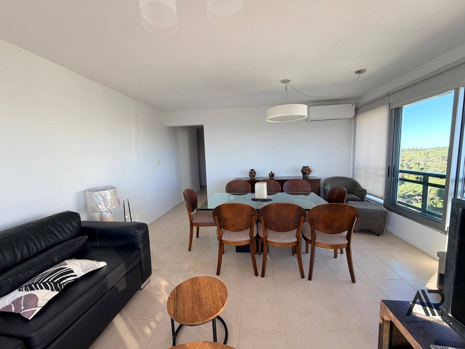 Apartamento 3 dormitorios en alquiler c/ cochera en Cantegril vista al mar · Foto 7