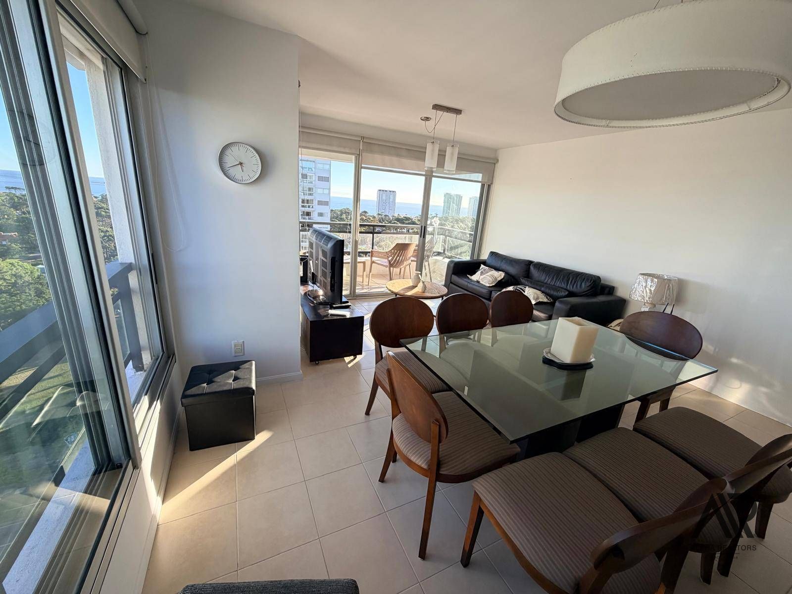 Apartamento 3 dormitorios en alquiler c/ cochera en Cantegril vista al mar · Foto 4