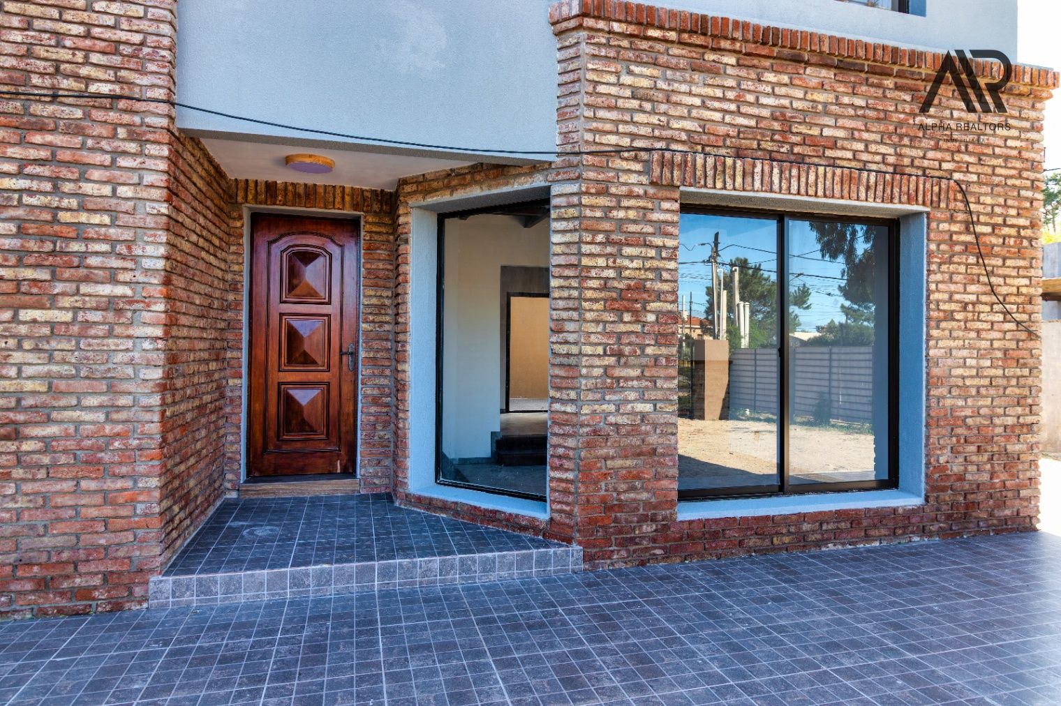 Casa en venta c/ cochera en Lomas de Solymar
