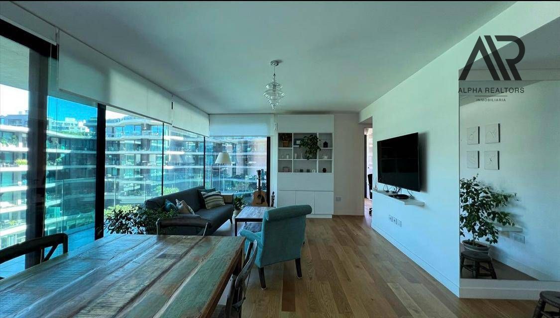 Alquiler Apartamento de 2 dormitorios, 2 baños, amueblado Forum y cochera