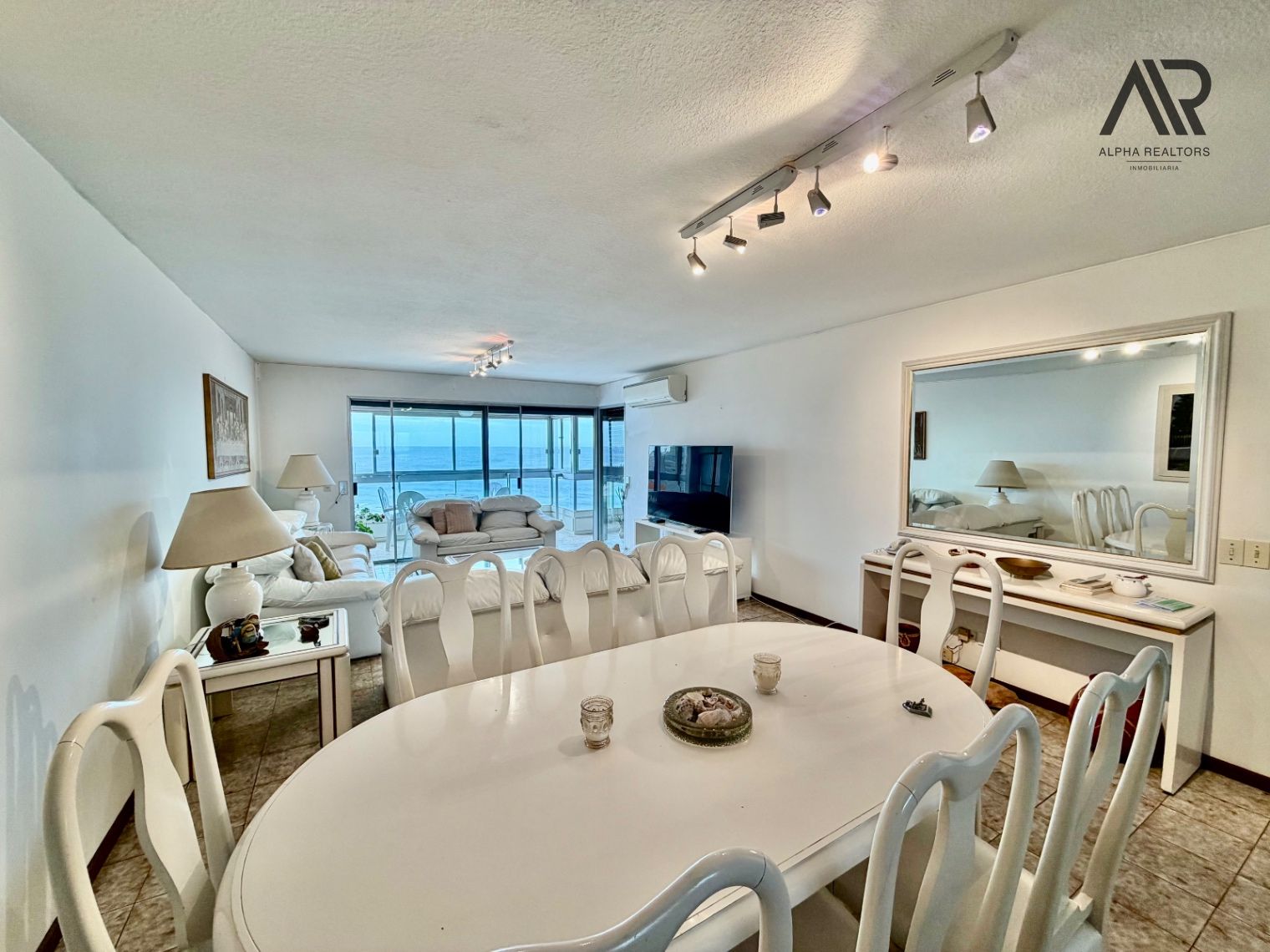 Apartamento en venta c/ cochera en Playa Mansa
