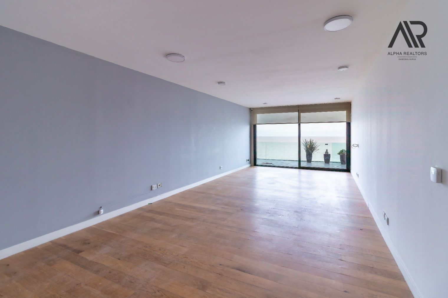 Apartamento en venta c/ cochera en Puerto Buceo