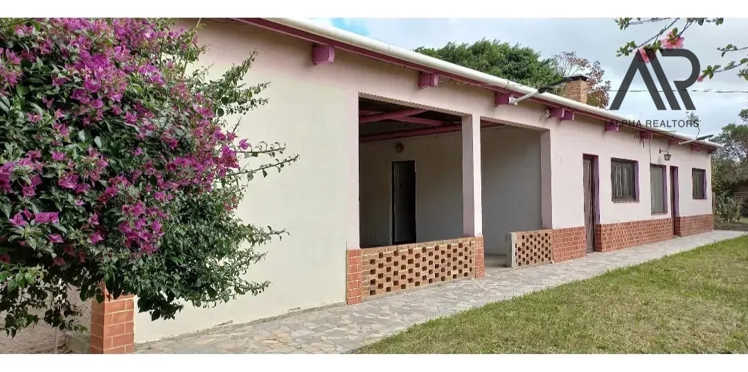 Casa en venta c/ cochera en Chuy