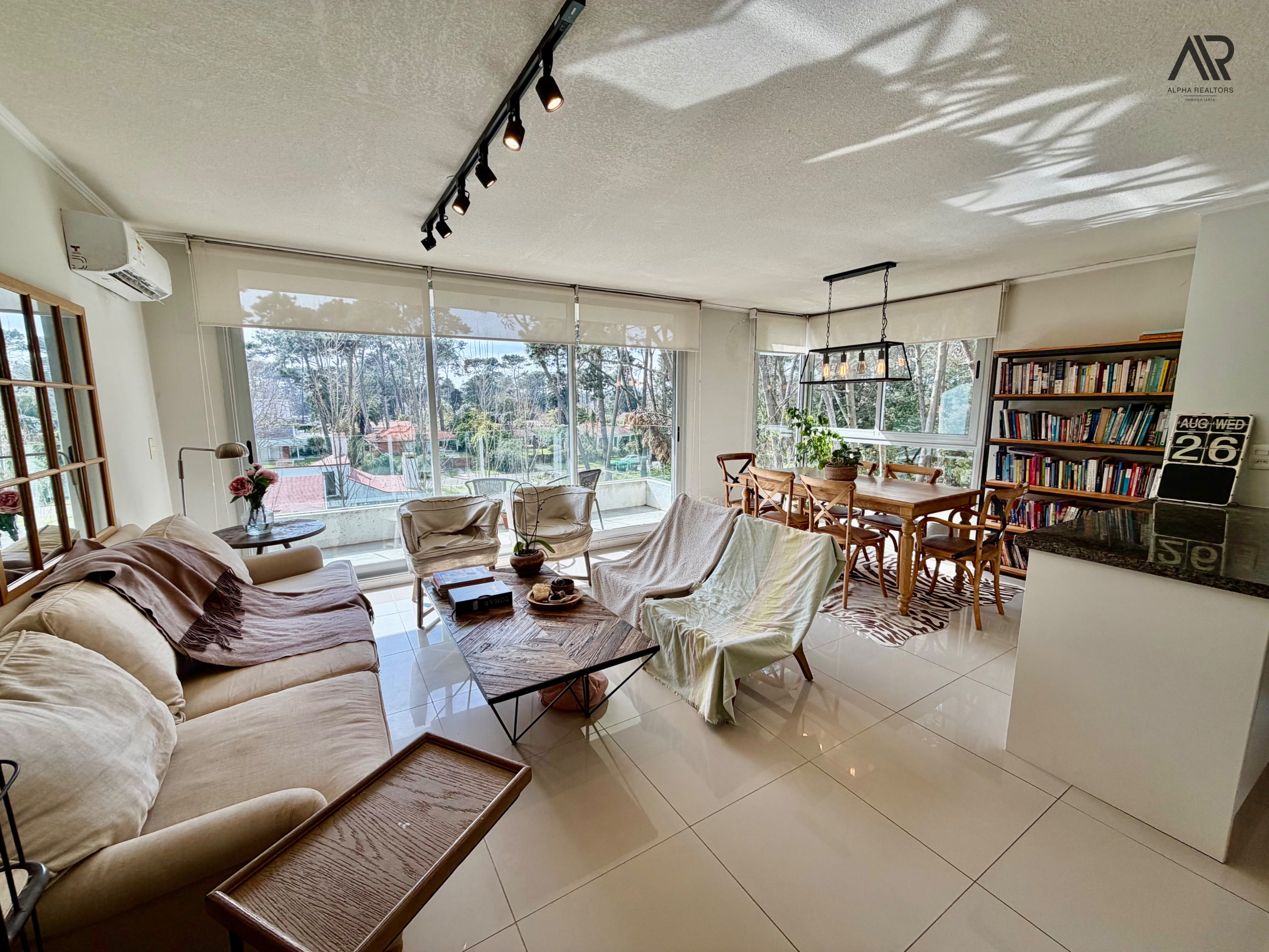 Apartamento en venta c/ cochera en Cantegril