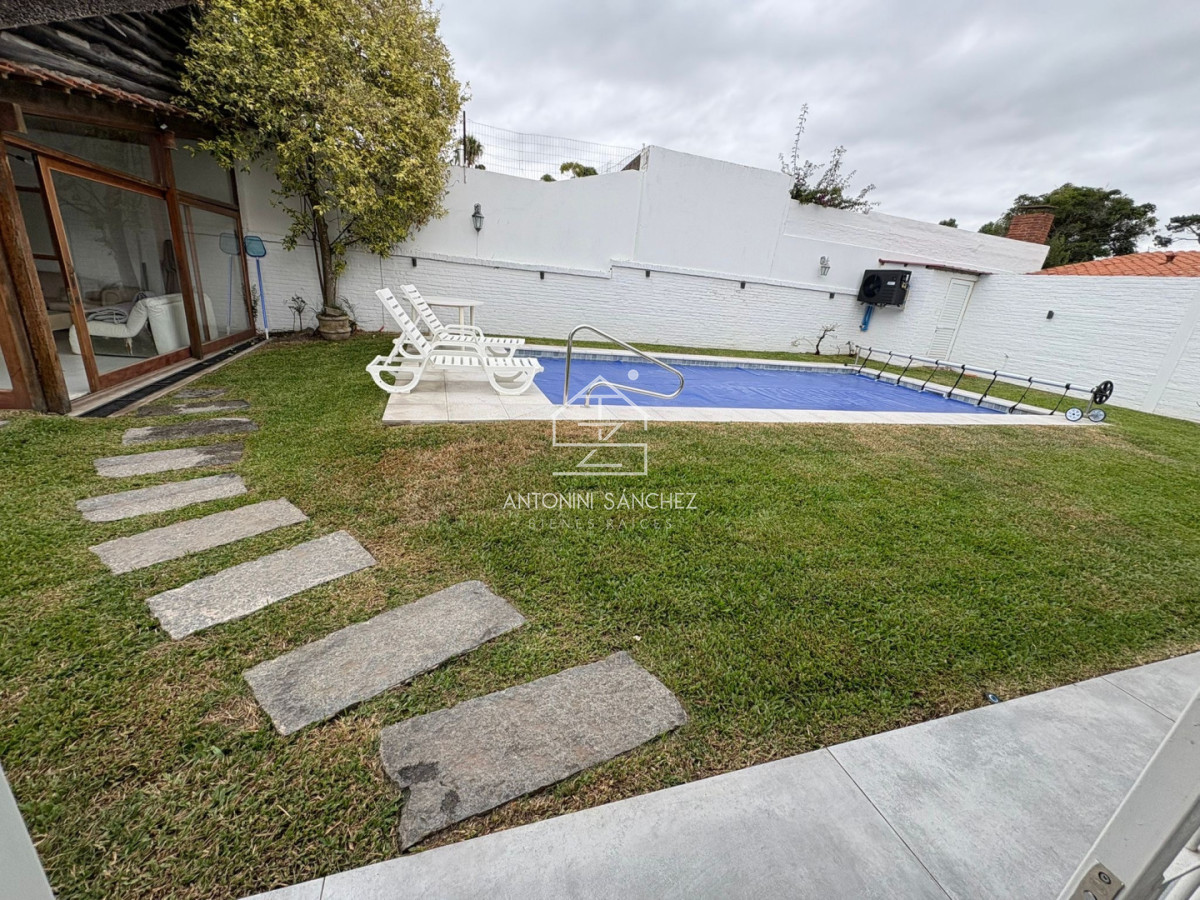 Alquiler anual casa de 3 dormitorios en Mansa, Punta del Este