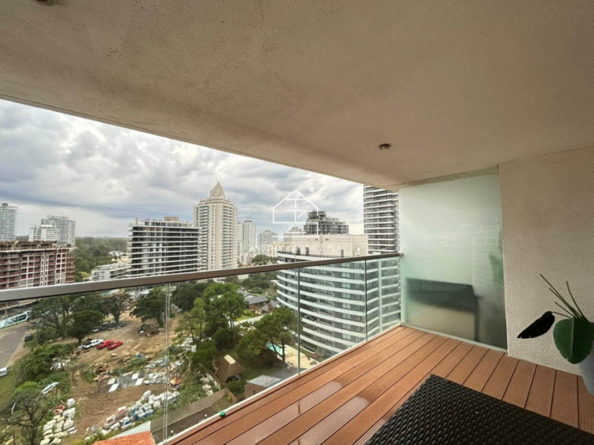 Venta apartamento tres dormitorios Punta del Este playa Brava edificio Chronos