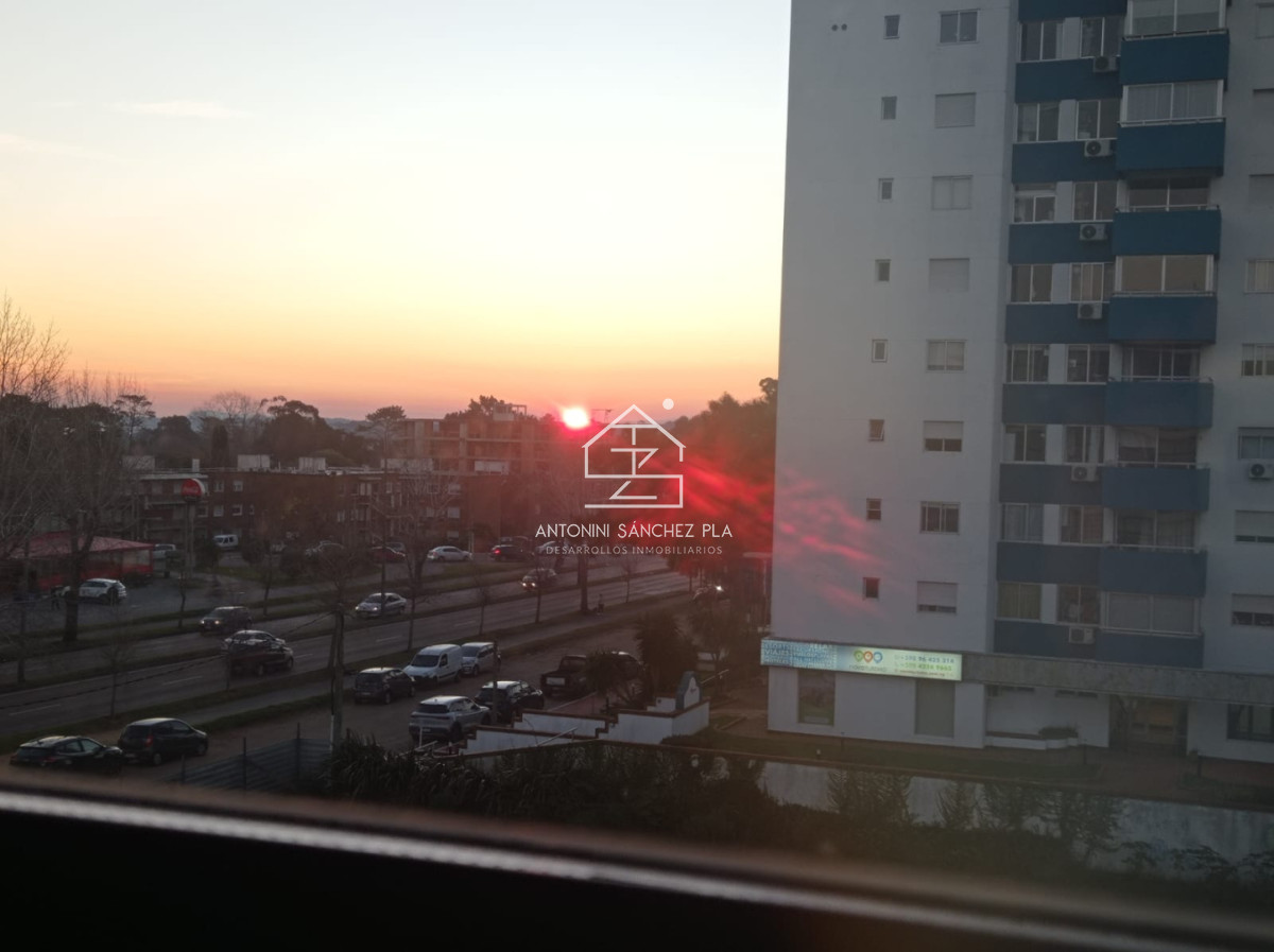 Alquiler anual un dormitorio Punta del este Roosevelt con cochera