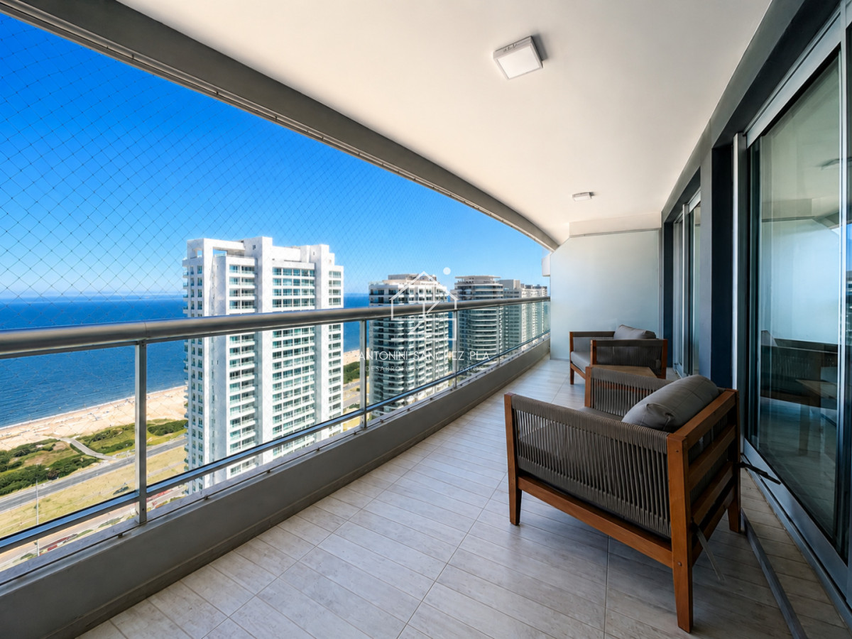 Espectacular Penthouse Duplex con 4 Dormitorios + Dependencia y Terraza con Parrillero, en torre premium de Playa Brava, Punta del Este · Foto 6