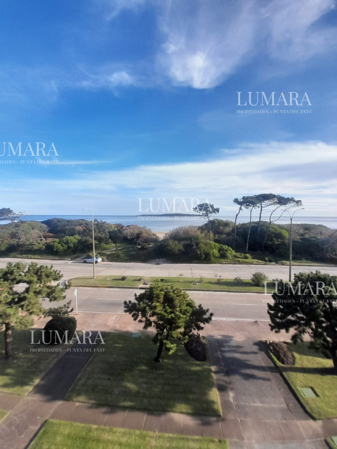 Mansa frente al mar con piscina gym parrilleros  cochera para 3 autos · Foto 8