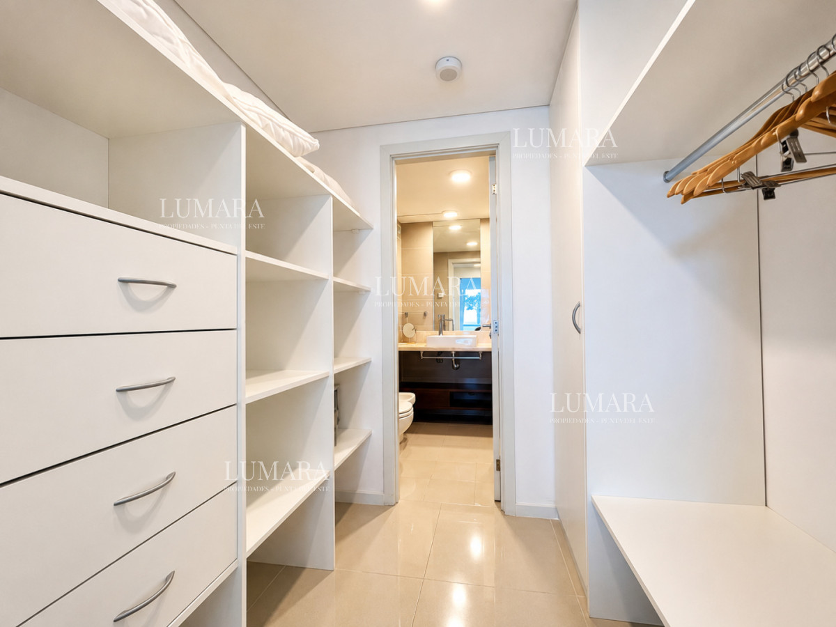 Moderno Apartamento de 2 Dormitorios sobre Roosevelt, a pasos de Playa Brava, en Alquiler Anual · Foto 12