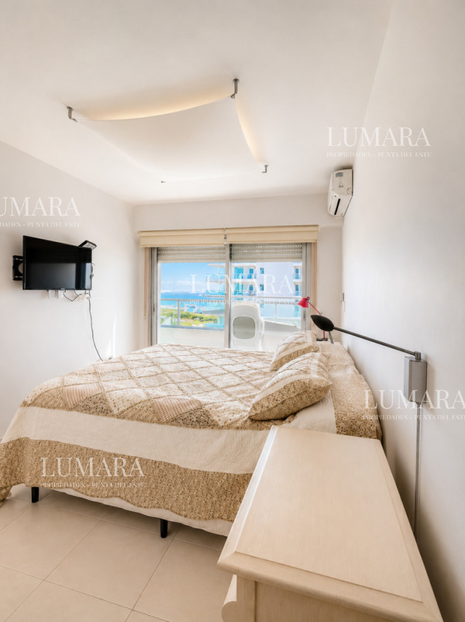Apartamento de 2 Dormitorios a metros del mar y torre moderna, playa Mansa, Punta del Este · Foto 7