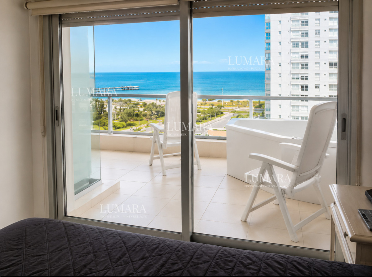 Apartamento de 2 Dormitorios a metros del mar y torre moderna, playa Mansa, Punta del Este · Foto 8