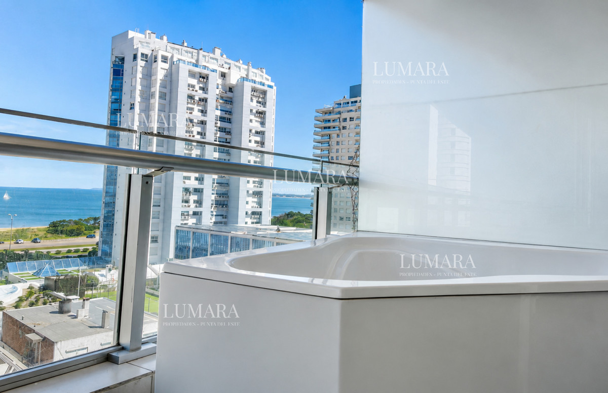 Apartamento de 2 Dormitorios a metros del mar y torre moderna, playa Mansa, Punta del Este · Foto 5