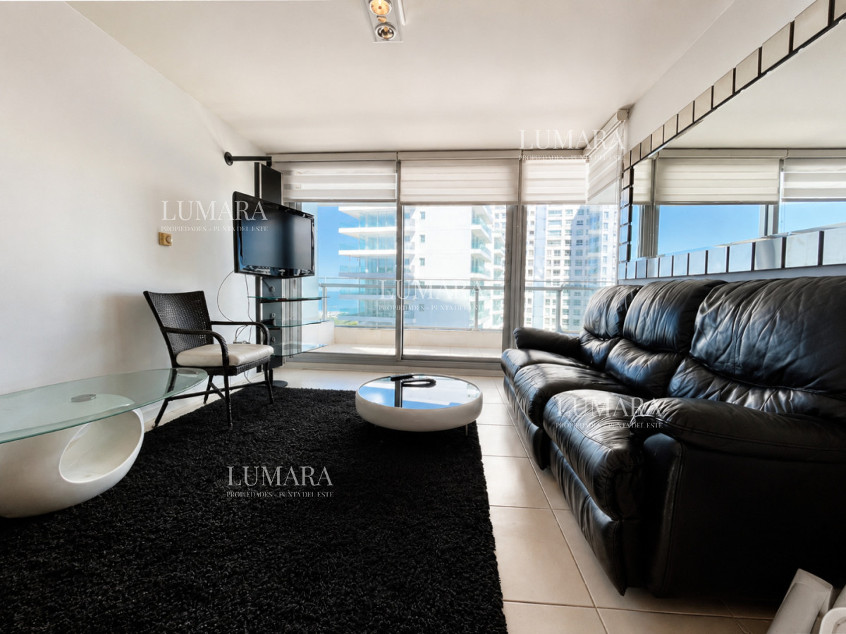 Apartamento de 2 Dormitorios a metros del mar y torre moderna, playa Mansa, Punta del Este · Foto 2