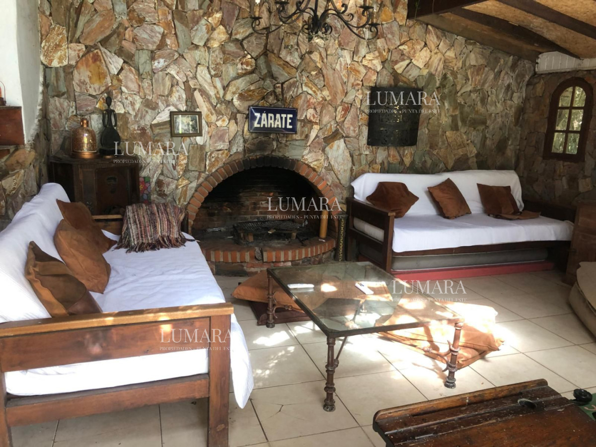 Casa en Venta y Alquiler Anual en Pinares. 4 dormitorios y 3 baños. Piscina · Foto 4