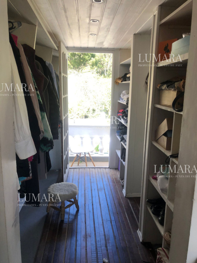 Casa en Venta y Alquiler Anual en Pinares. 4 dormitorios y 3 baños. Piscina · Foto 9