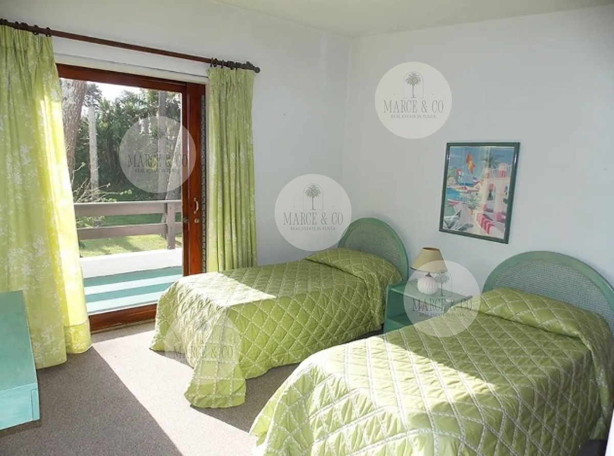 Alquiler Anual Excelente Casa de 4 Dormitorios con Piscina en Playa Mansa · Foto 11