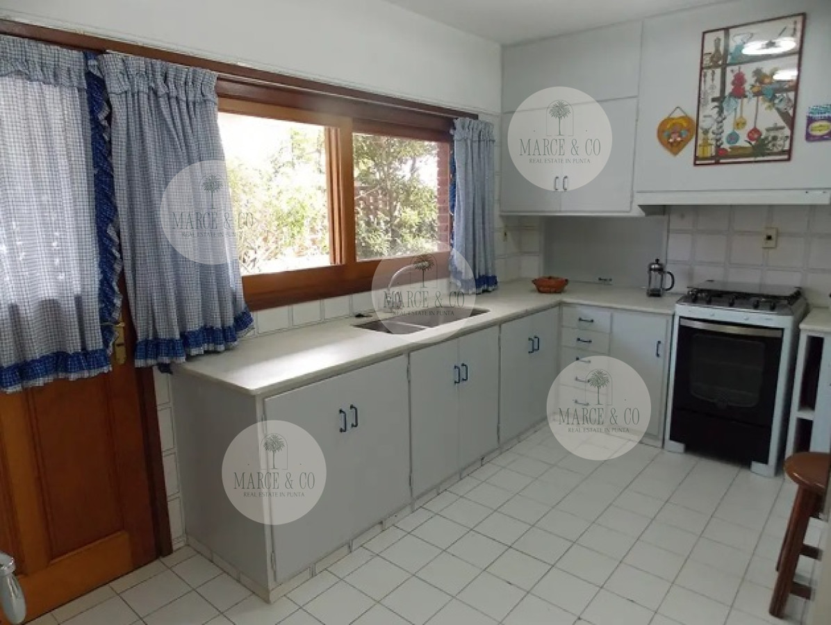 Alquiler Anual Excelente Casa de 4 Dormitorios con Piscina en Playa Mansa · Foto 12