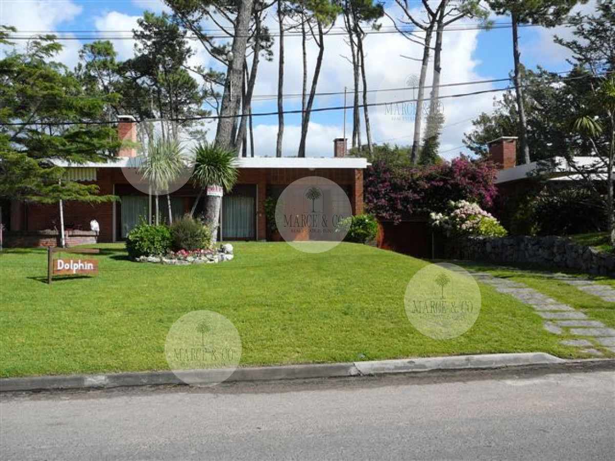 Alquiler Anual Excelente Casa de 4 Dormitorios con Piscina en Playa Mansa · Foto 2