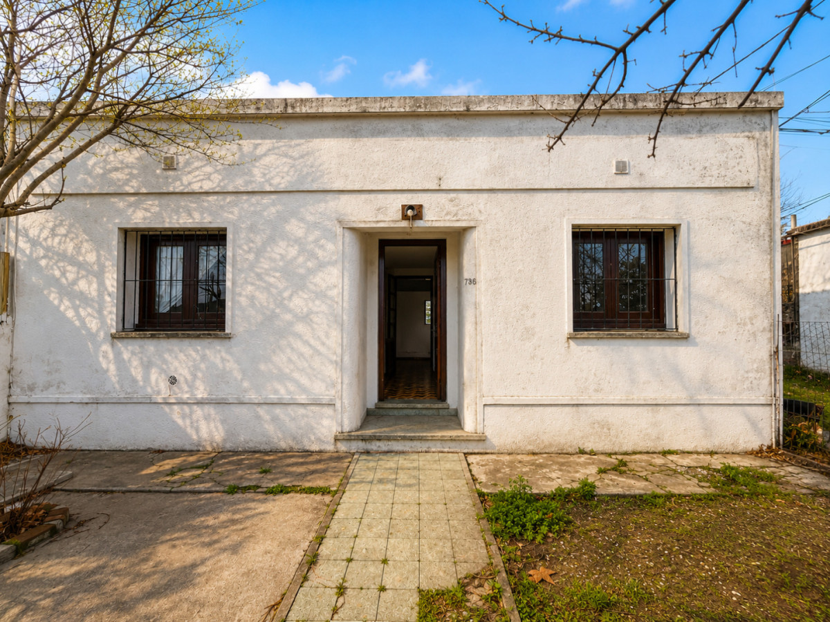 CASA EN ALQUILER - PLENO CENTRO DE COLONIA DEL SACRAMENTO