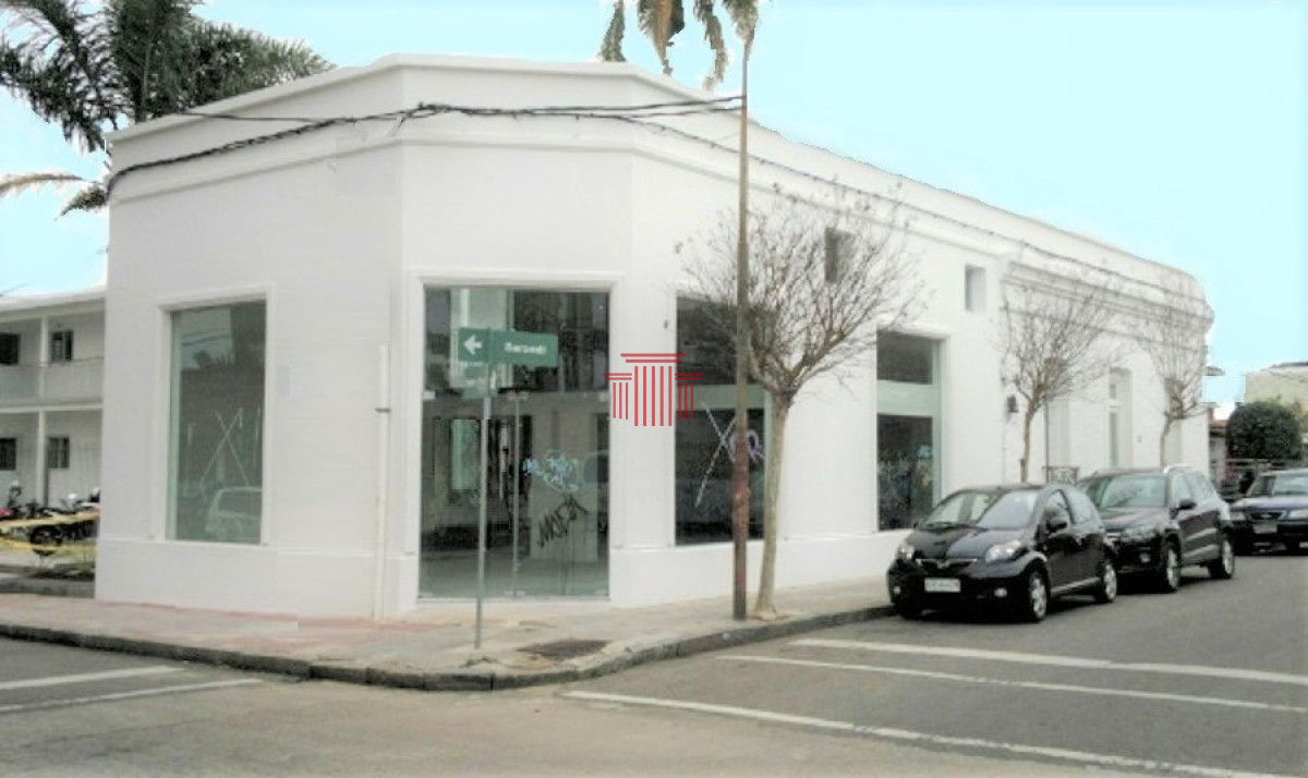 ¡Oportunidad Única! Local Comercial Premiun sobre Calle Sarandi en el Corazón de Maldonado