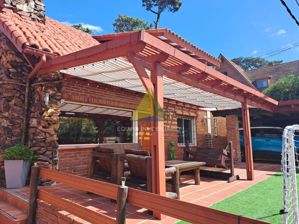 Casa en venta en la zona de Pinares - Ref : EQP6338