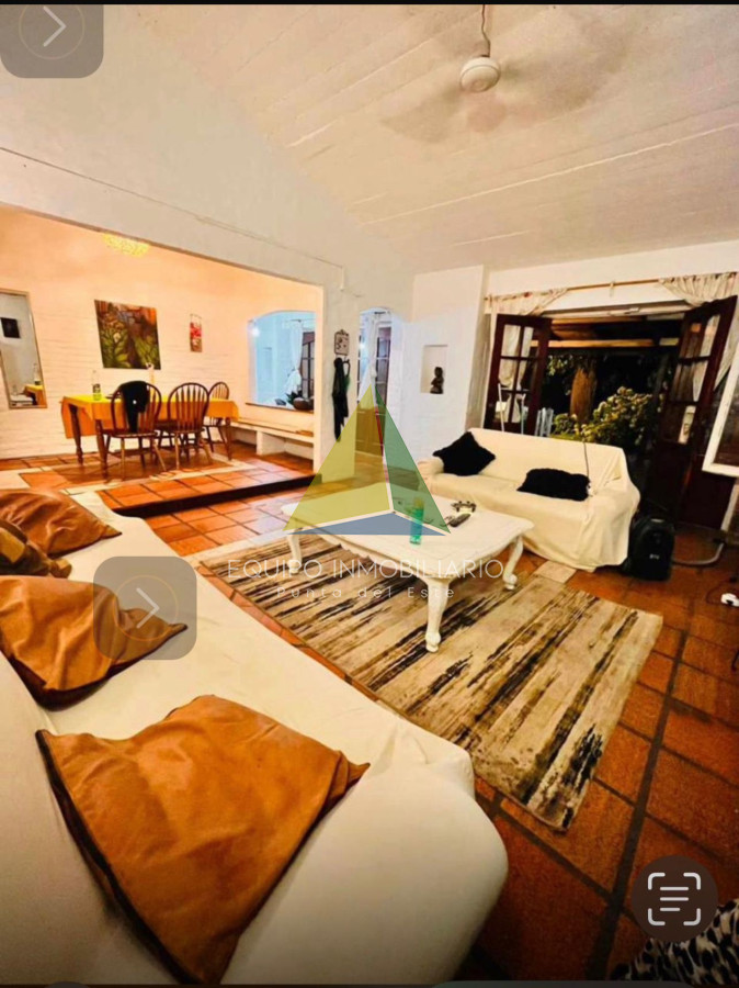 Vende casa en Punta del Este de 4 dormitorios. - Ref : EQP7339