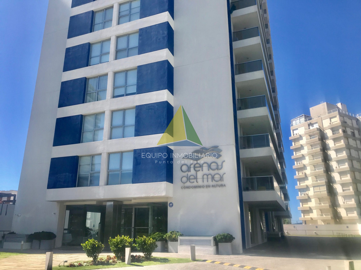 Apartamento en Alquiler Anual   Torre Nueva con Servicios. Vista al Mar - Ref : EQP8136
