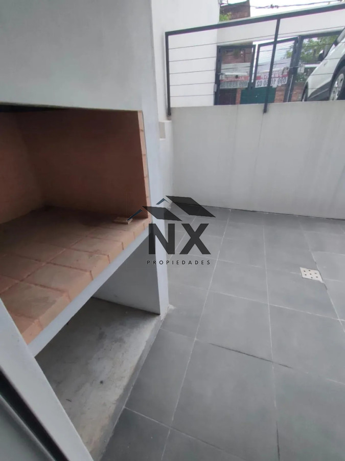 Venta Ap 1 Dormitorio Patio, Parrillero,Cochera Pocitos. H