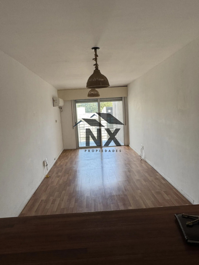 Alquiler de apartamento de 1 dormitorio en Pocitos, Balcon y Garaje.
