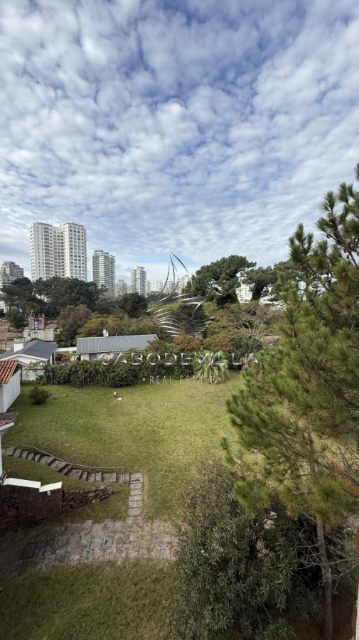 Alquiler anual apartamento de 2 dormitorios Punta del Este
