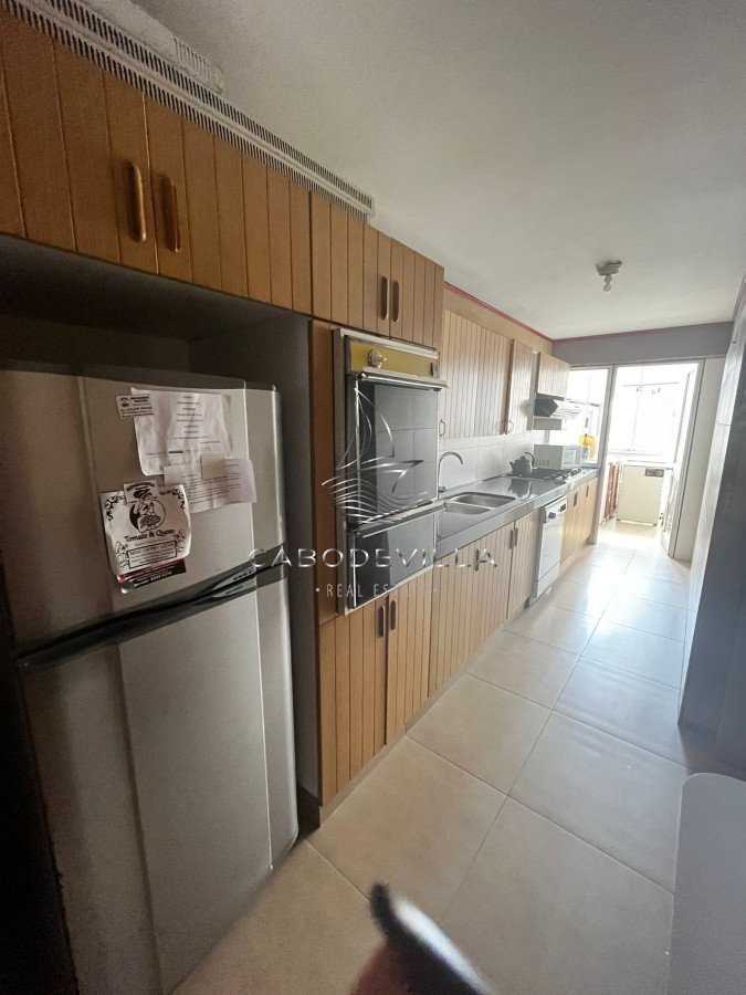 En venta y alquiler  apartamento de 3 dormitorios, playa Mansa