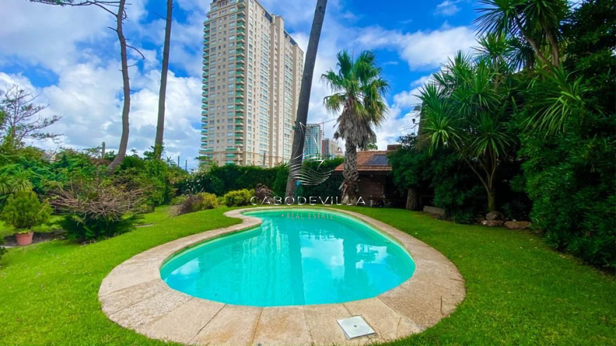 En venta y alquiler casa de 4 dormitorios, Playa Mansa