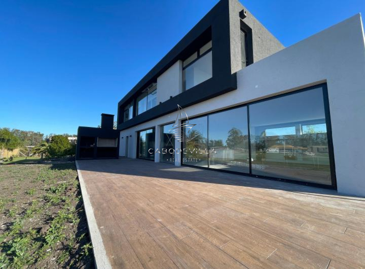Casa en Venta y alquiler en Colonia